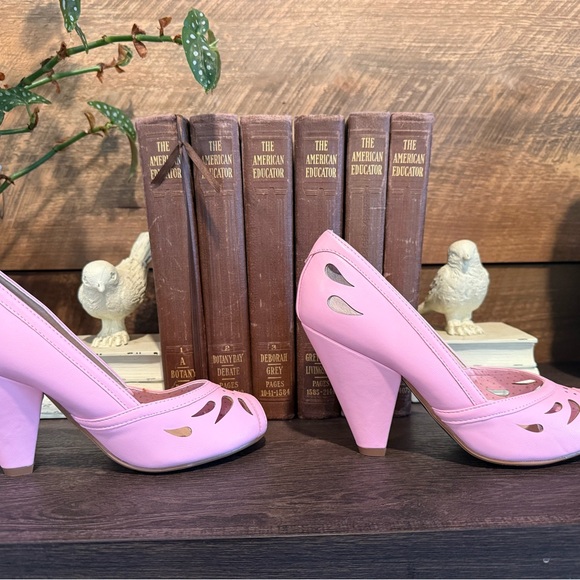 Bettie Page Marilyn pumps - NWOT - Picture 4 of 9